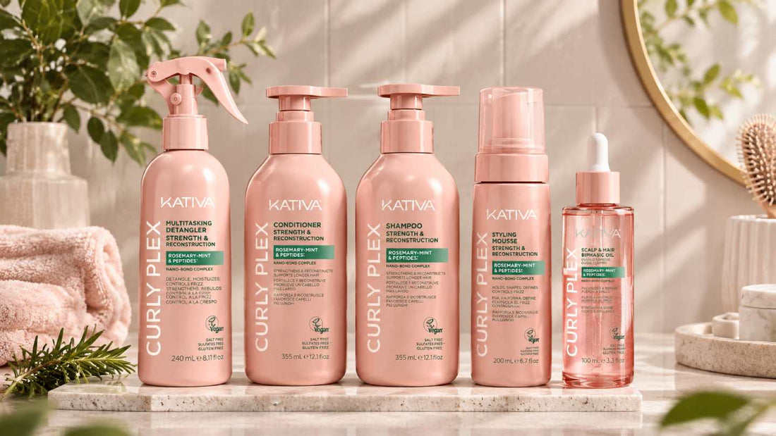 Romero, menta y péptidos: la combinación perfecta para fortalecer el cabello rizado